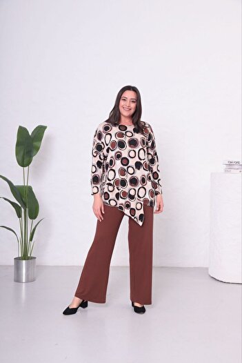 xlargebutik Costumul cu pantaloni cu model geometric bej-gri maro este atât confortabil, cât și elegant