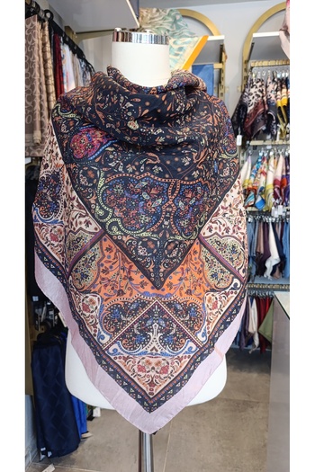 Loryan Diamond Harmony Scarf Black Background