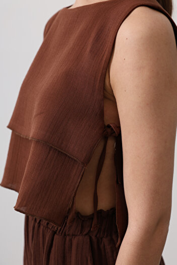 Trendyol Collection Καφέ Πλαϊνό δέσιμο με λαιμόκοψη Λεπτομερής υφαντή μπλούζα TWOSS25BZ00166