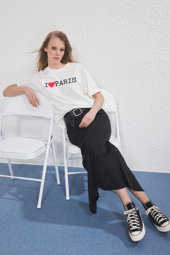 Trendyol Collection Ecru Slogan Printed Oversize/Wide Fit Knitted T-Shirt Twoss25Ts00184
