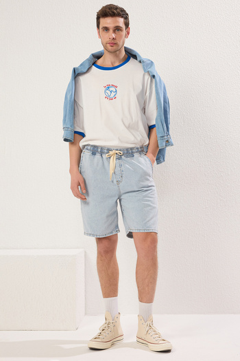 Trendyol Collection Світло-блакитні джинсові шорти на резинці TMNSS25SR00032