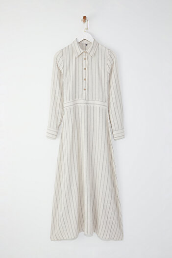 Trendyol Modest Μπεζ ριγέ λινό φόρεμα πουκάμισο TCTSS25EB00121
