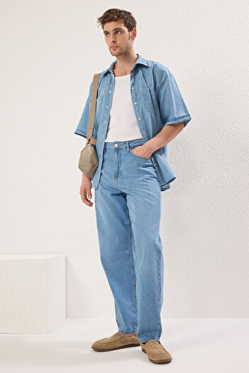 Trendyol Collection Світло-блакитні джинсові штани з тонкої тканини мішкуватого крою TMNSS25JE00004