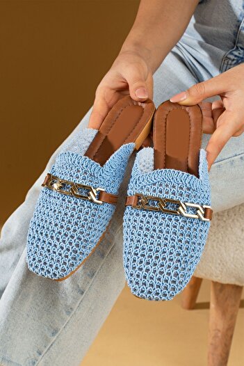 FUGA MODA Παντόφλες Estelya Baby Blue με κλειστή μπροστινή ζώνη με αλυσίδα και λεπτομέρεια με κέντημα