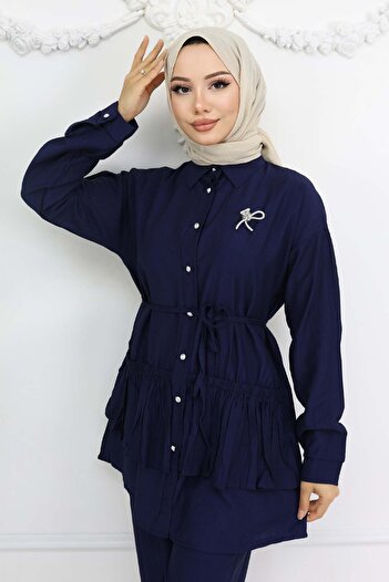 benguen Red 4793 Double Suit with Brooch Detail