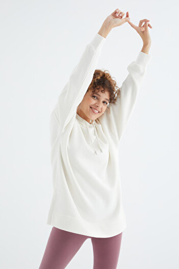 TOMMY LIFE Ecru Raglan Sleeve Basic Hooded Oversize Sweatshirt Tunic - 97242