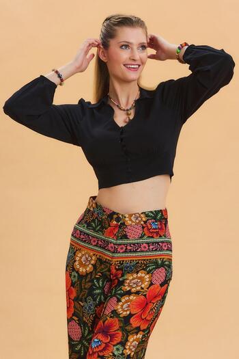Los banditos Shirt Collar Button Detailed Crop Blouse