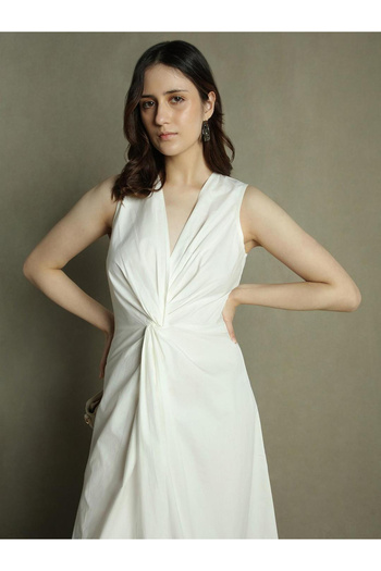 Dennis Lingo By Styli Solid V-Neck Midi Dress