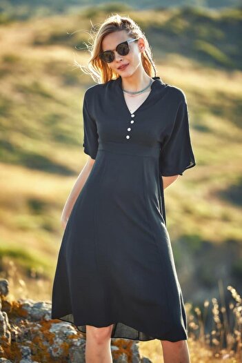 Los banditos Button Detailed V-Neck Half Sleeve Summer Dress