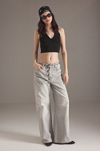 Trendyol Collection Czarna bluzka z dzianiny Super Crop Back, z ozdobnymi plecami Twoss22Bz0760