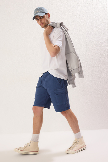 Trendyol Collection Джинсові розслаблені шорти Indigo TMNSS23SR00065