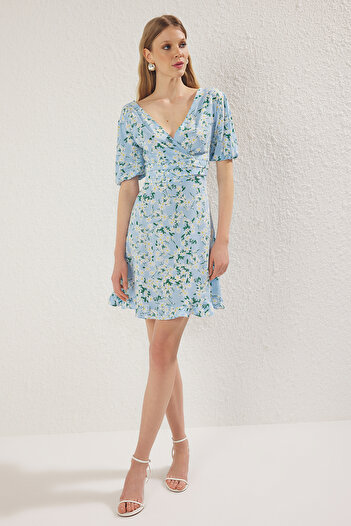 Trendyol Collection Modré květinové mini tkané šaty A-line TWOSS25EL00655