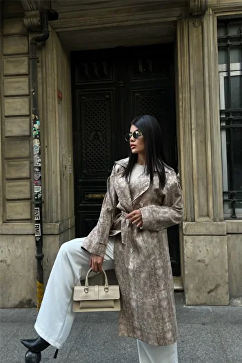Gülsüm Aydın Eyesof Yilan Desen Trench - Beige
