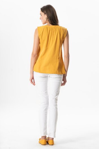 Eliş Şile Bezi Sleeveless V-Neck Blouse - Sophisticated Details by Berrin Guipure