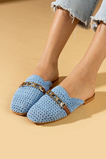 FUGA MODA Παντόφλες Estelya Baby Blue με κλειστή μπροστινή ζώνη με αλυσίδα και λεπτομέρεια με κέντημα