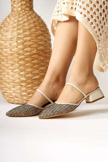 Limoya Rosa Beige Pointed Toe Straw Short Heeled Women's Sandals