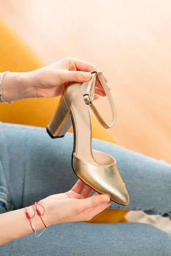 DİVOLYA Flora Gold (8 cm Heeled) Ankle Strap Heeled Shoes