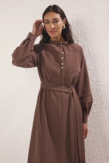 Trendyol Modest Φόρεμα από καφέ λινό μείγμα TCTSS25EB00117