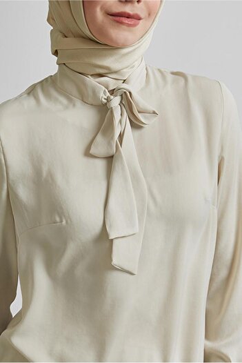 Alvina Bluz with Tie-Up Detail on the Collar 45395