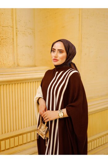 SAHRA BUTİK Πλεκτό φόρεμα με νυχτερίδα Hijab - Πλαϊνές ρίγες - Καφέ - Sahra Boutique