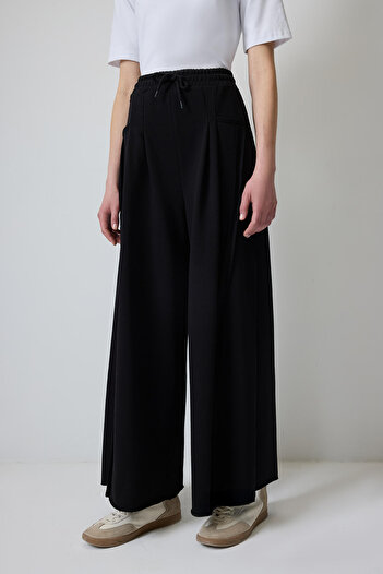 Touché Privé Pleated Tracking Pants
