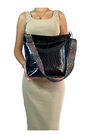 Gloria Settems Black Croco Pattern Vintage Women's Shoulder Bag Accessory with Column Strap