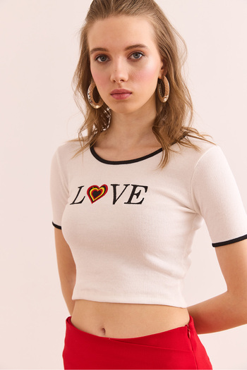 Olalook Weiße Love bestickte Crop-Bluse aus dehnbarer Baumwolle für Damen BLZ- 19002905