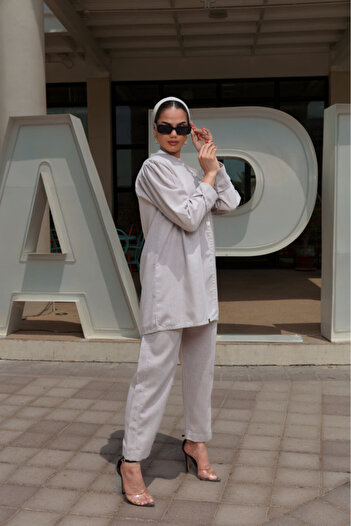 outline Beige veiled suit