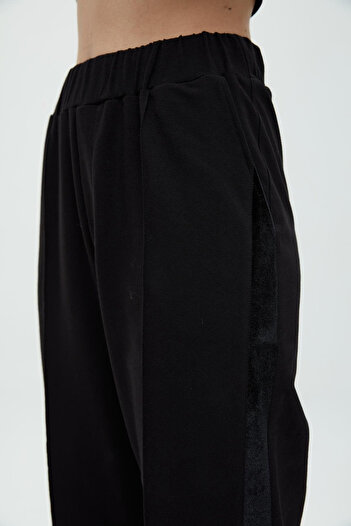 DAIDO Pants with Velvet Stripe on the Sides