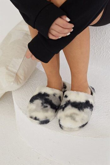 laydi.mo Black Rabbit Feather Patterned Winter House Slippers