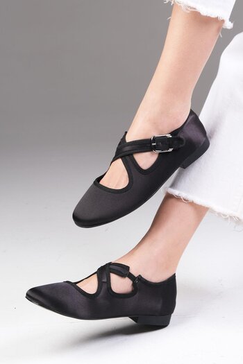 Mio Gusto Lurdes Black Color Cross Banded Women's Ballerinas