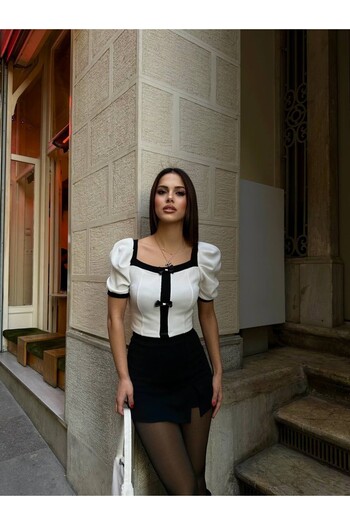 Laressi Bluz with Bow Detail on the Shoulder