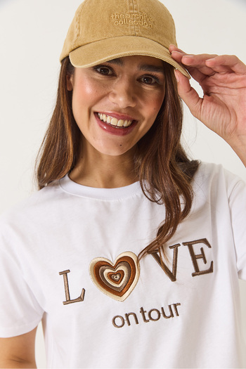 Bianco Lucci Damen-T-Shirt „Love“ mit besticktem Herz und Rundhalsausschnitt und kurzen Ärmeln 60602025