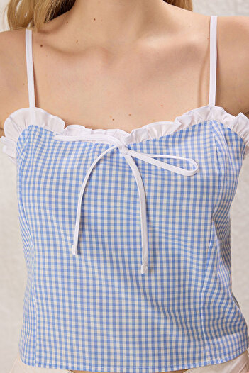Trendyol Collection Ανοιχτό μπλε λουράκι Crop Gingham υφαντό μπλούζα TWOSS25BZ00355