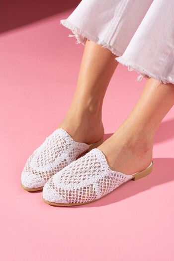 FUGA MODA Emma White Straw Slippers - Closed Front Design