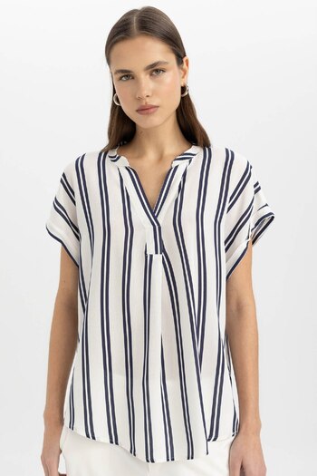 DeFacto Regular Fit Crew Neck Striped Crinkle Fabric Short Sleeve Blouse 24Y 801006025