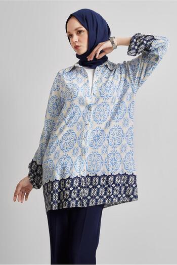Alvina Tunic with Pattern 44803 Model