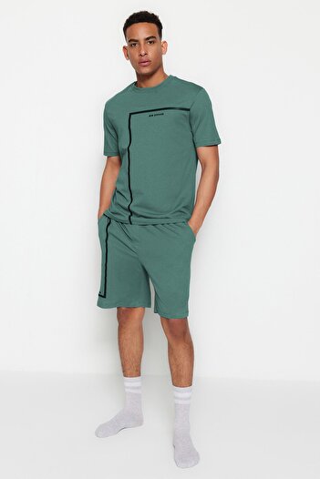 Trendyol Collection Πράσινο σετ πιτζάμες με στάμπα κανονικής εφαρμογής με πλεκτό σορτς TMNSS23PT00017