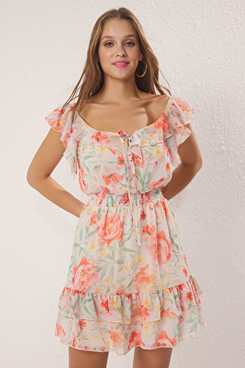 Trendyol Collection Fusta florală portocalie cu volane deschise în talie Rochie țesătă din șifon cu căptușeală mini TWOSS25EL00709