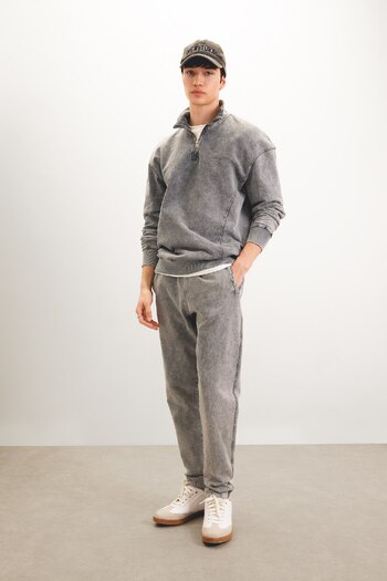 DeFacto Regular Fit Sweatpants Fleto Pocket Washed Faded Effect Waist Lace up Elastic Leg A1992Ax24Sp