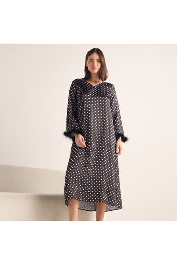 FAV All-Over Print Sleepshirt with Long Sleeves and V-neck