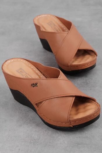 Lal Shoes & Bags Γυναικείες παντόφλες με τακούνι από γνήσιο δέρμα σταυρωτό λουράκι με λεπτομέρεια