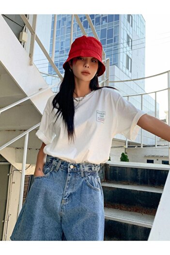 DUBU BUTİK Біла футболка Oversize The Future - Oversize з принтом