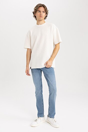 DeFacto Pedro Slim Fit Dar Kalıp Normal Bel Dar Paça Jean Pantolon A2977ax23au