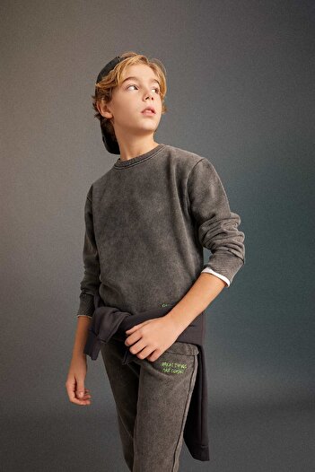 DeFacto Boys Oversize Wide Fit Crew Neck Washed Faded Effect Printed Sweatshirt C0360A823Cw