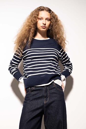 DeFacto Regular Fit Soft Textured Crew Neck Striped Knitwear Sweater Z1317Az24Wn