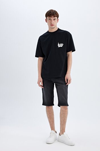 DeFacto 100% βαμβακερό Comfort Regular Fit Άνετη εφαρμογή Crew λαιμόκοψη με στάμπα μπλουζάκι με κοντό μανίκι C5679AX24HS