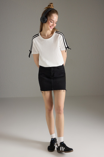 Trendyol Collection Ecru 100% Thick Cotton Bow Detail Knitted T-Shirt Twoss25Ts00199