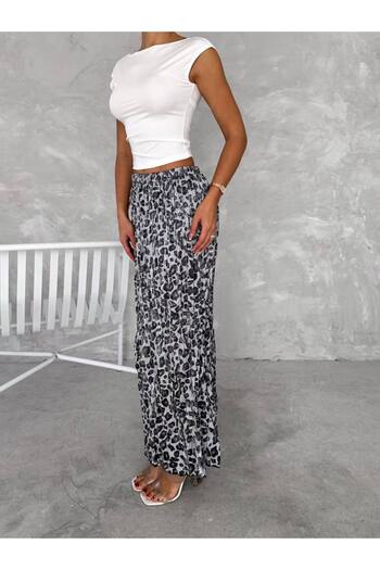 Butik Fusta din satin cu model leopard, neagră, 100% țesută, pentru femei Merrline / Design șic și elegant
