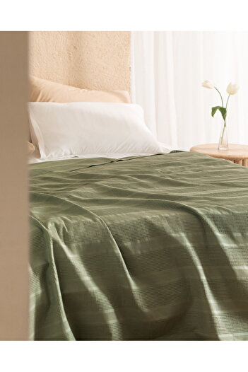 Madame Coco Mathilda King Size kardierte Tagesdecke, einfarbig